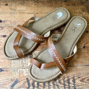 New b.o.c. Born Toe Loop Sandals, 7 / 38